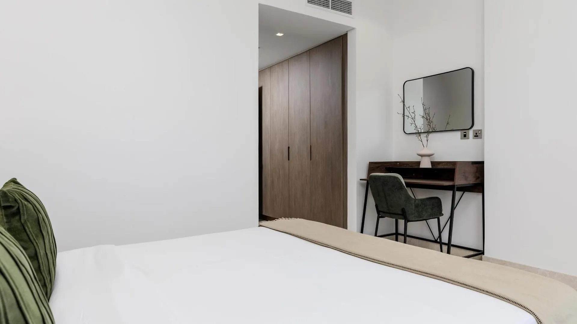 Maison Privee - Classy Urban Retreat With Amazing Dubai Canal Views