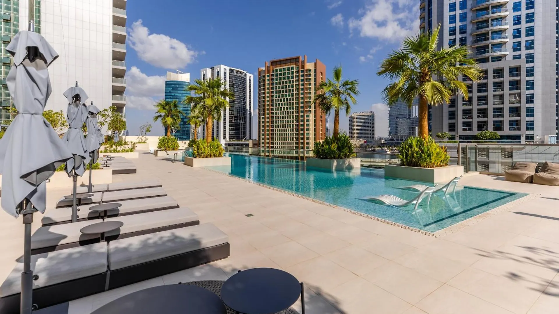 Maison Privee - Classy Urban Retreat With Amazing Dubai Canal Views 0*,  United Arab Emirates