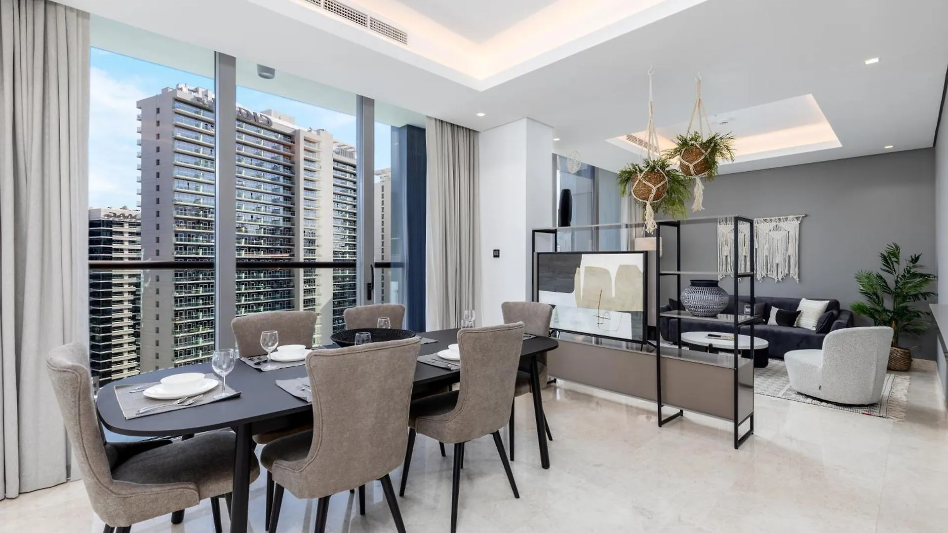 Maison Privee - Classy Urban Retreat With Amazing Dubai Canal Views Apartment