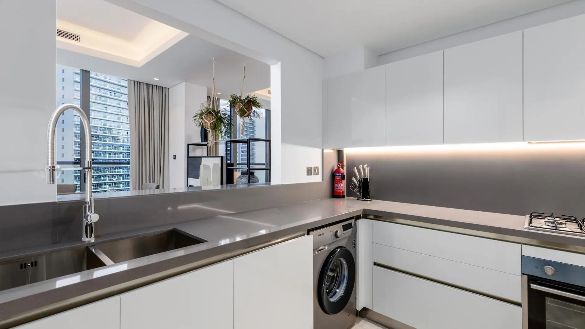 Maison Privee - Classy Urban Retreat With Amazing Dubai Canal Views 0*,  United Arab Emirates