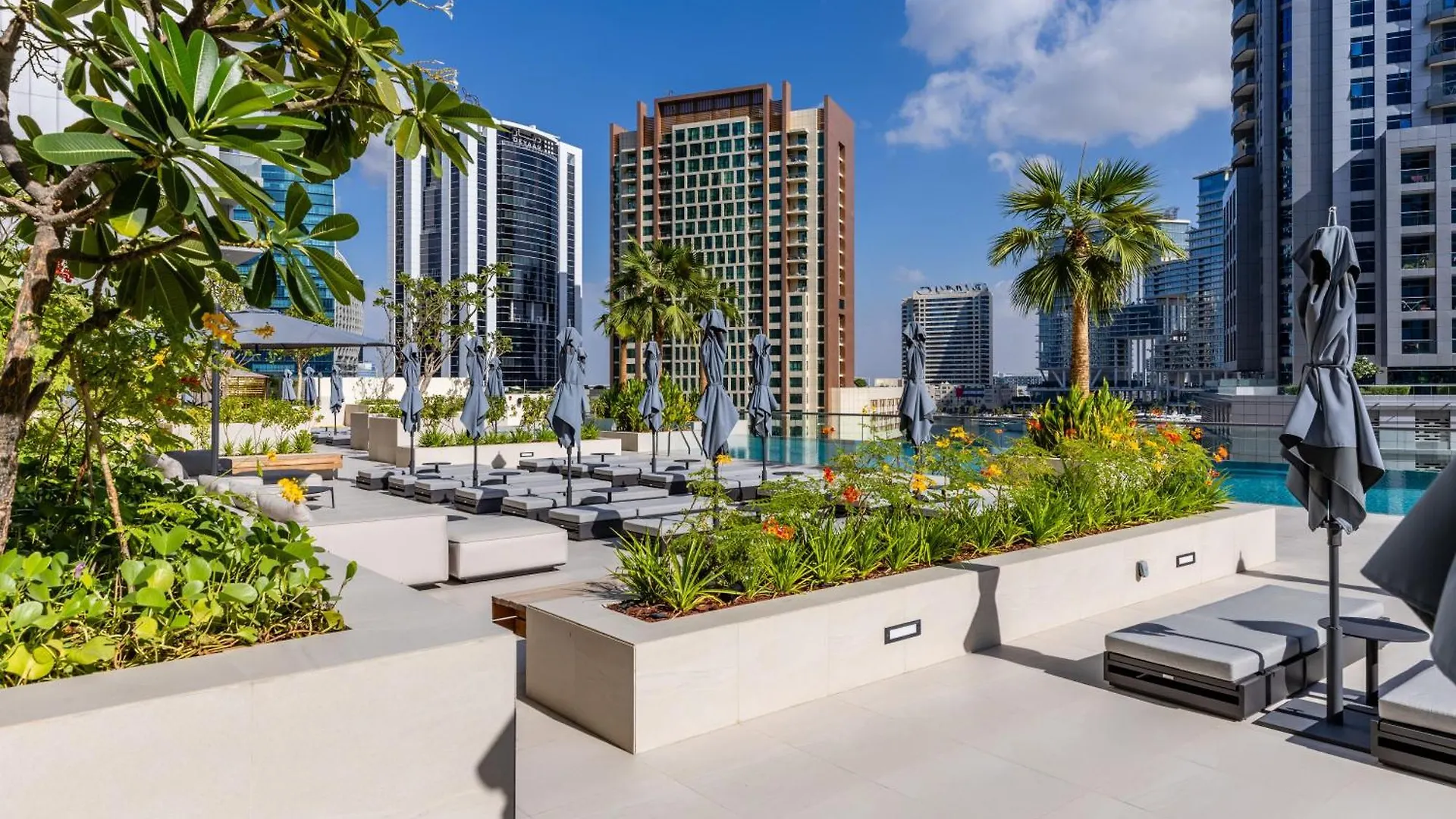 Maison Privee - Classy Urban Retreat With Amazing Dubai Canal Views 0*,