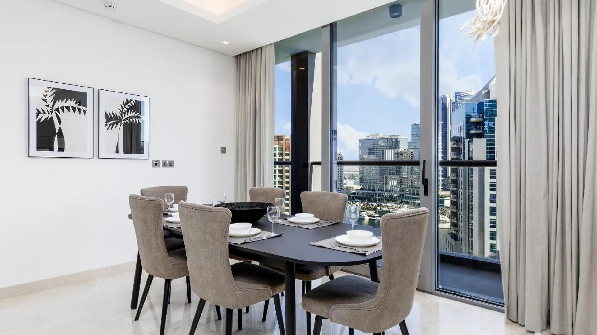 Maison Privee - Classy Urban Retreat With Amazing Dubai Canal Views